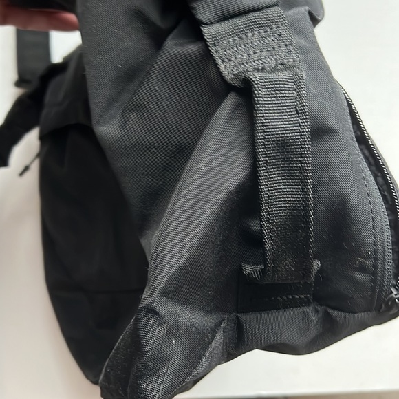 Eddie Bauer Black crossbody Workout Bag NWOT - Picture 11 of 15